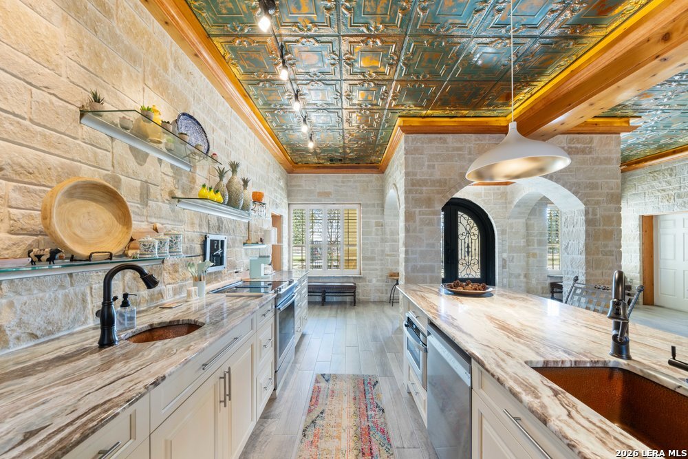 1694 County Road 102