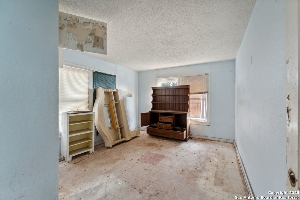 1932 E HIGHLAND BLVD