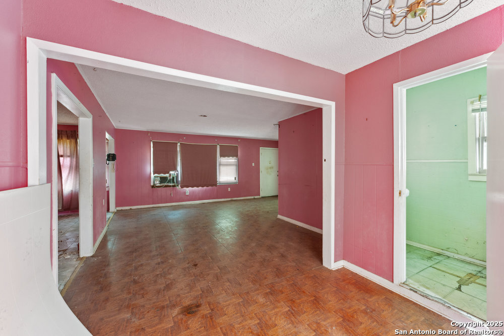1932 E HIGHLAND BLVD