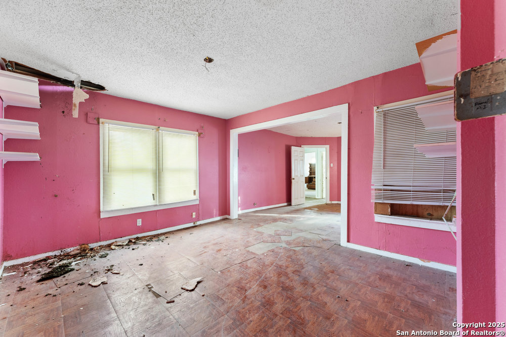 1932 E HIGHLAND BLVD