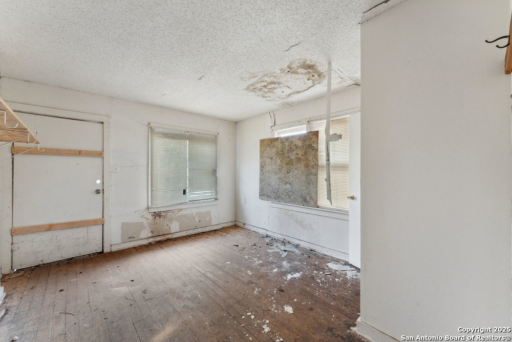 1932 E HIGHLAND BLVD