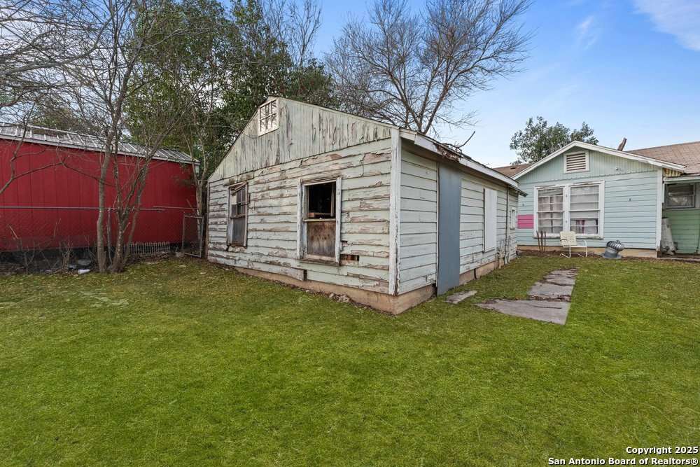 1932 E HIGHLAND BLVD