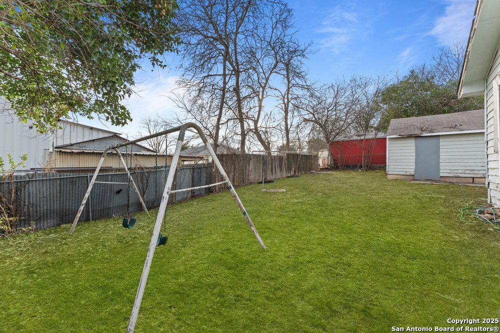1932 E HIGHLAND BLVD