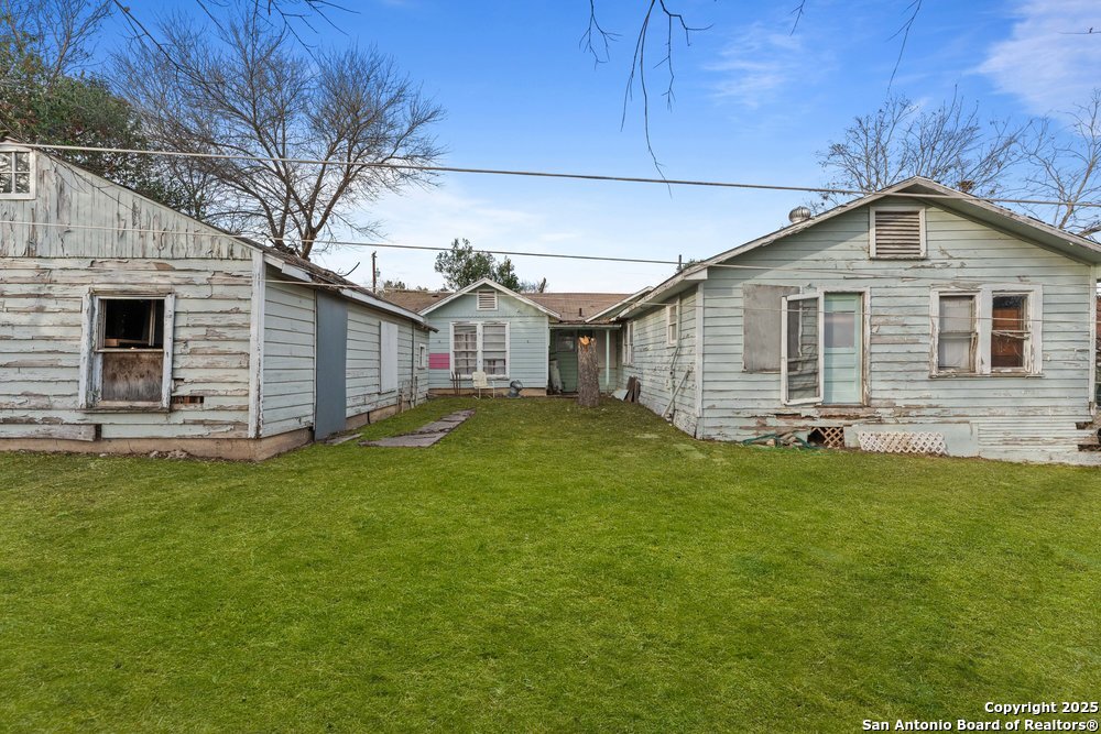 1932 E HIGHLAND BLVD