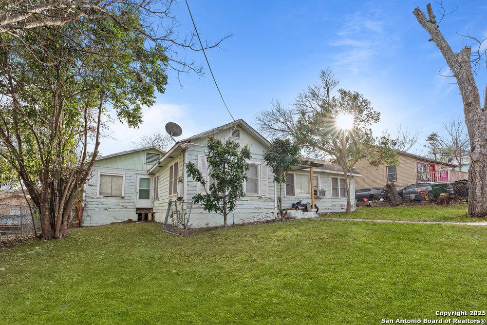 1932 E HIGHLAND BLVD