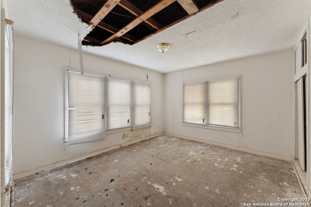 1932 E HIGHLAND BLVD