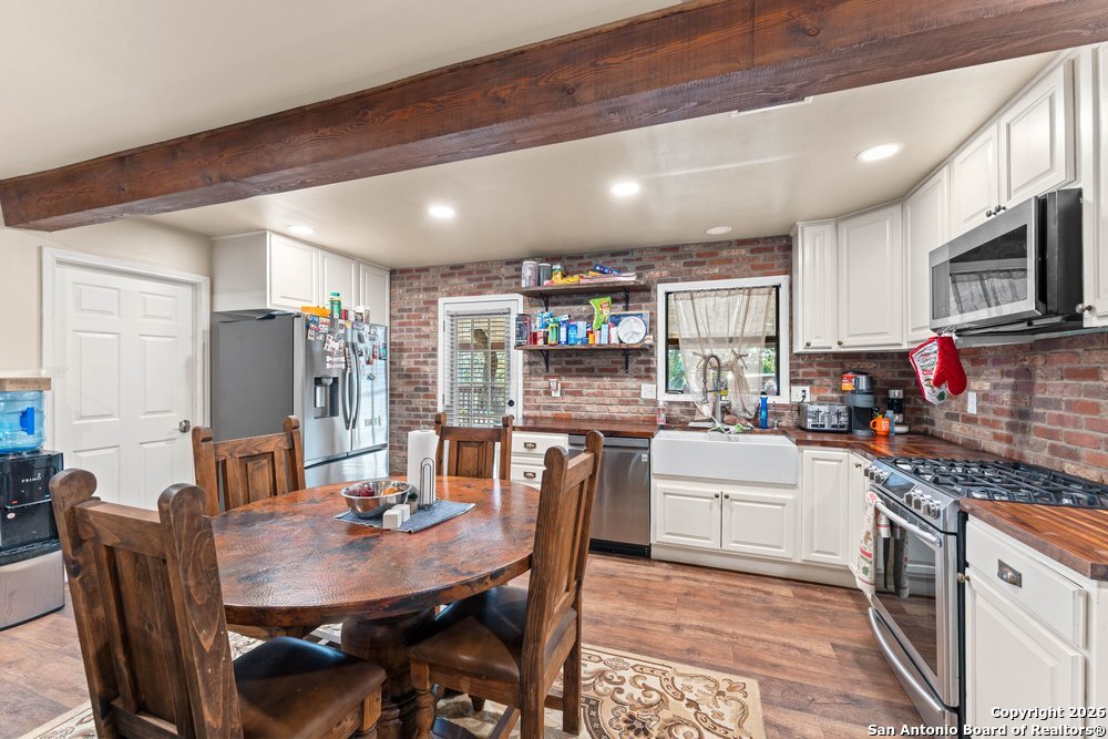 277 W Bear Springs