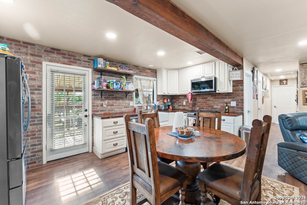 277 W Bear Springs
