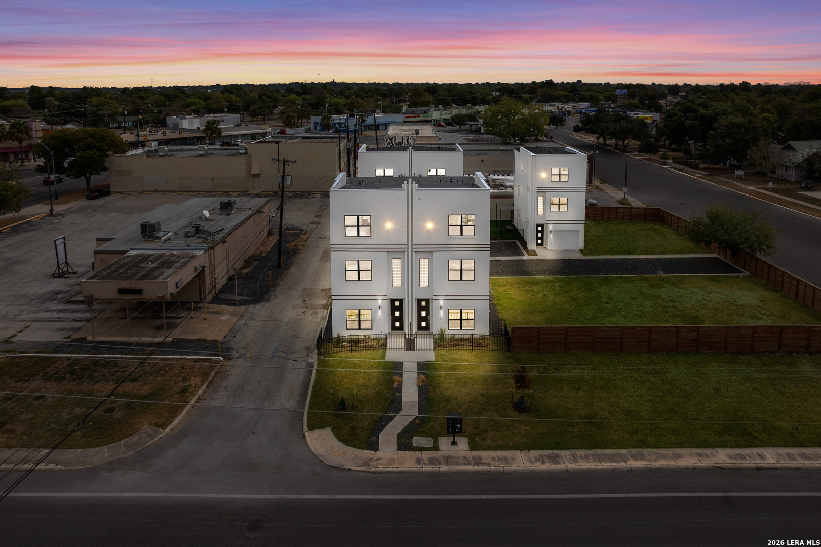 1735 W Gramercy Pl #301/302