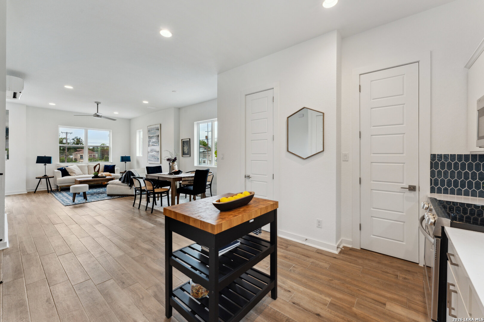 1735 W Gramercy Pl #201/301/302