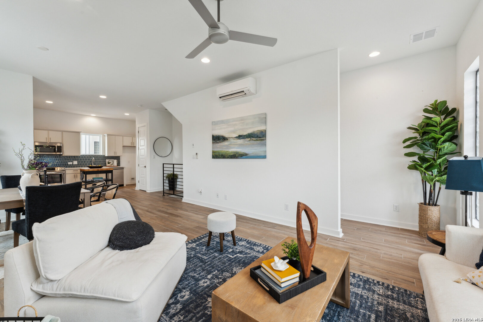 1735 W Gramercy Pl #201/301/302