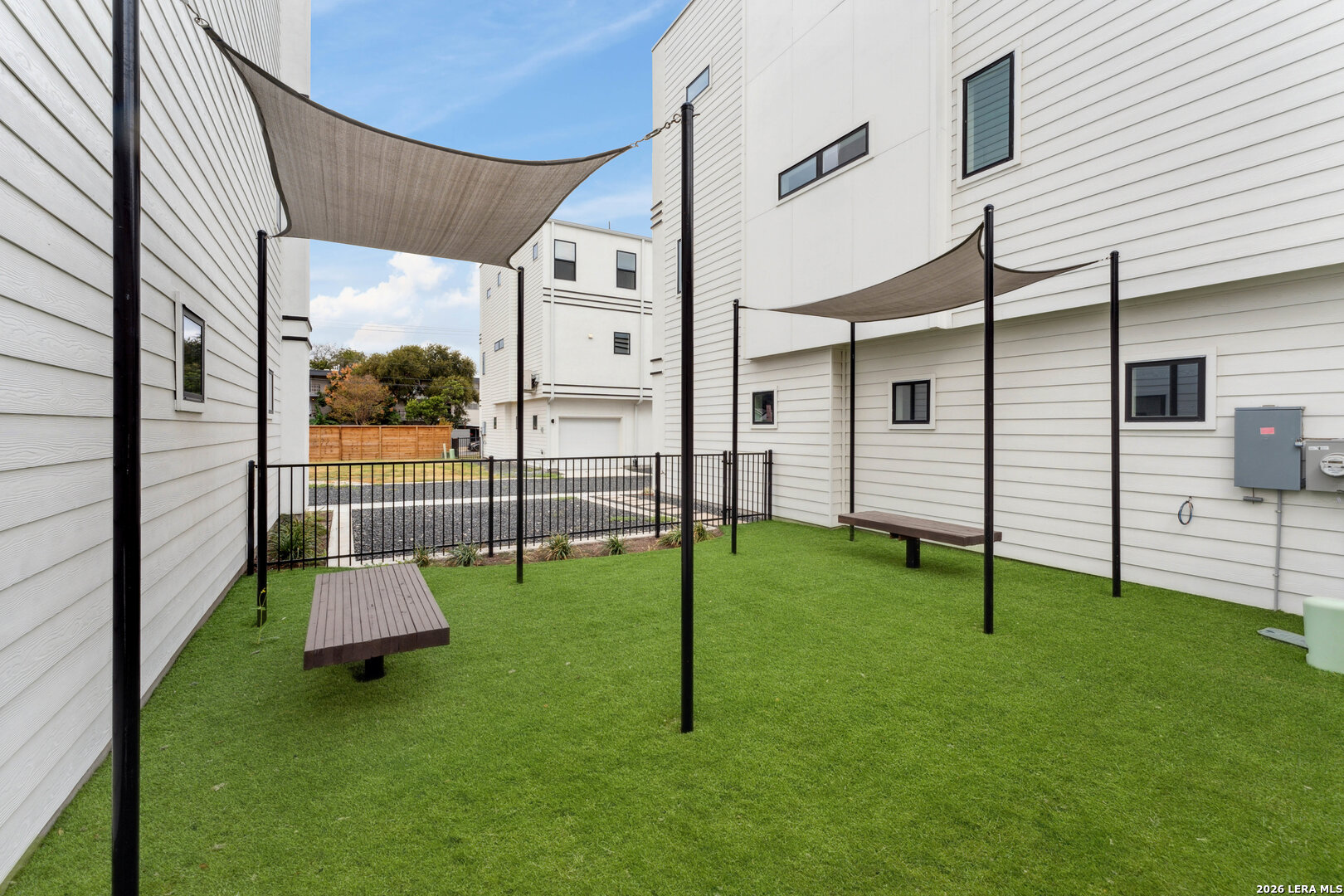 1735 W Gramercy Pl #201/301/302