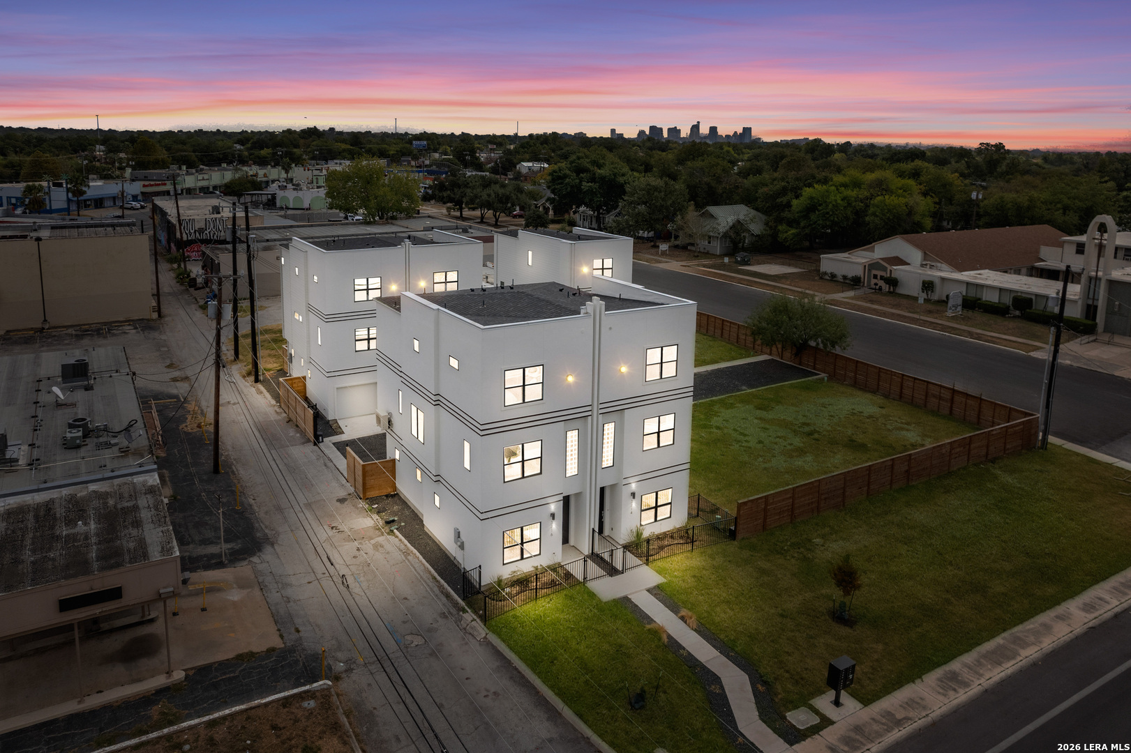 1735 W Gramercy Pl #201/301/302