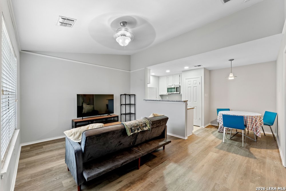 4803 Hamilton Wolfe 110