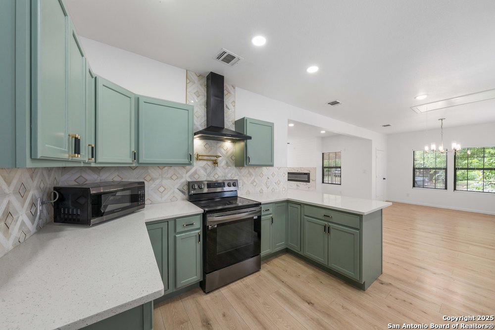 1407 W Mistletoe