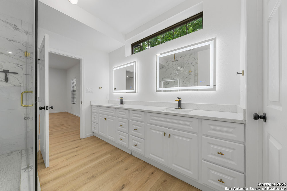 1407 W Mistletoe