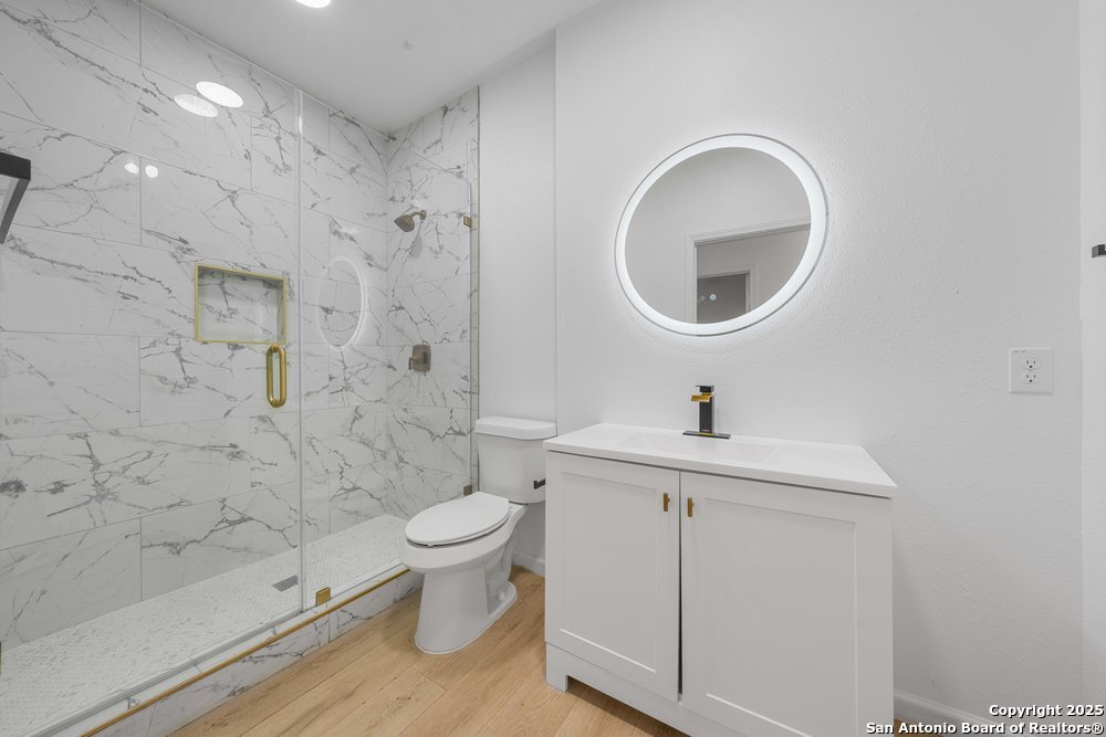 1407 W Mistletoe