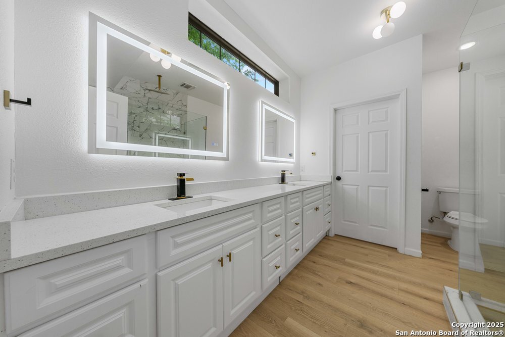 1407 W Mistletoe