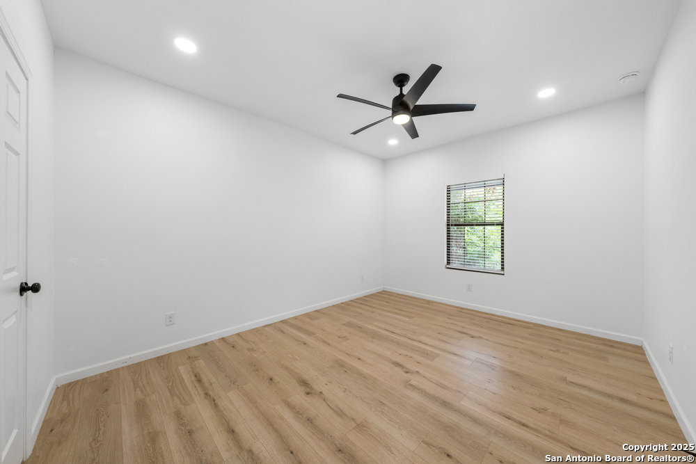 1407 W Mistletoe