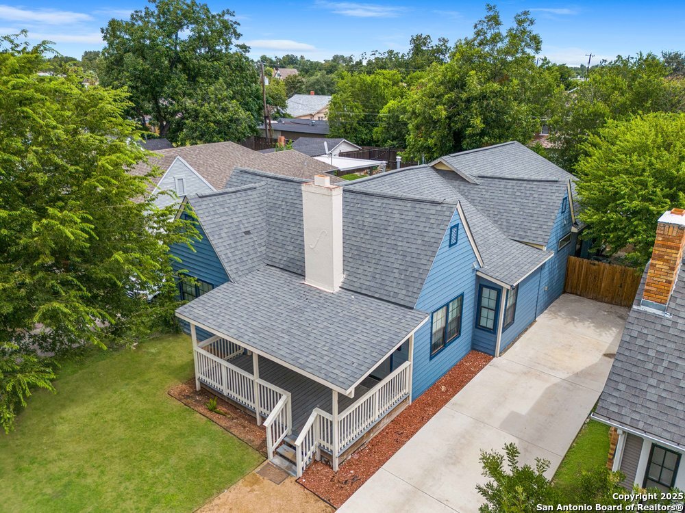 1407 W Mistletoe