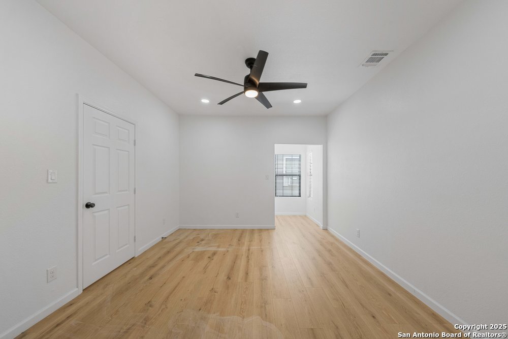 1407 W Mistletoe