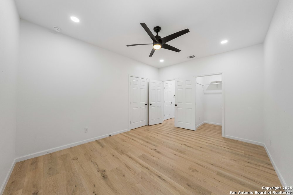 1407 W Mistletoe