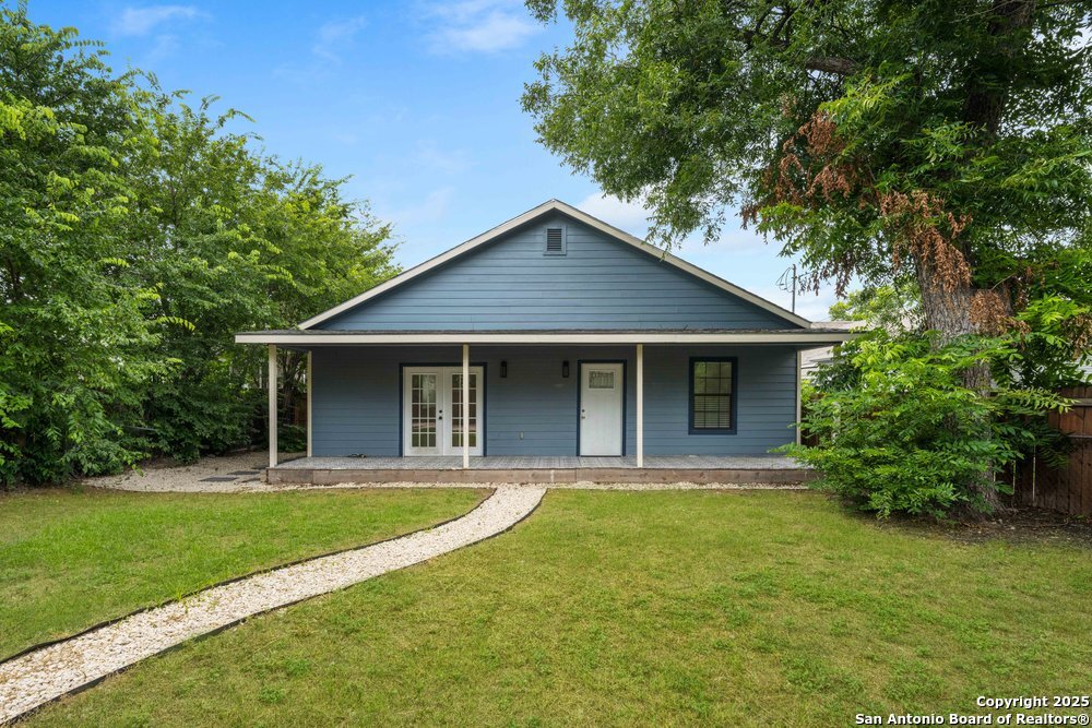 1407 W Mistletoe