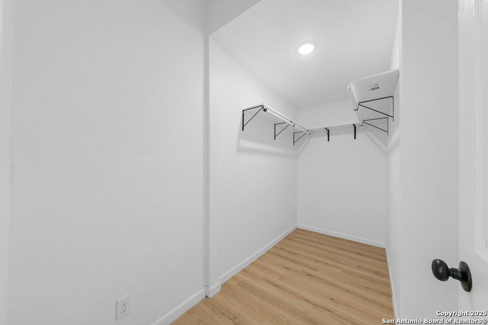 1407 W Mistletoe