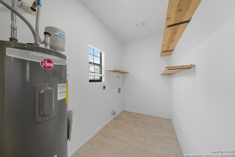 1407 W Mistletoe