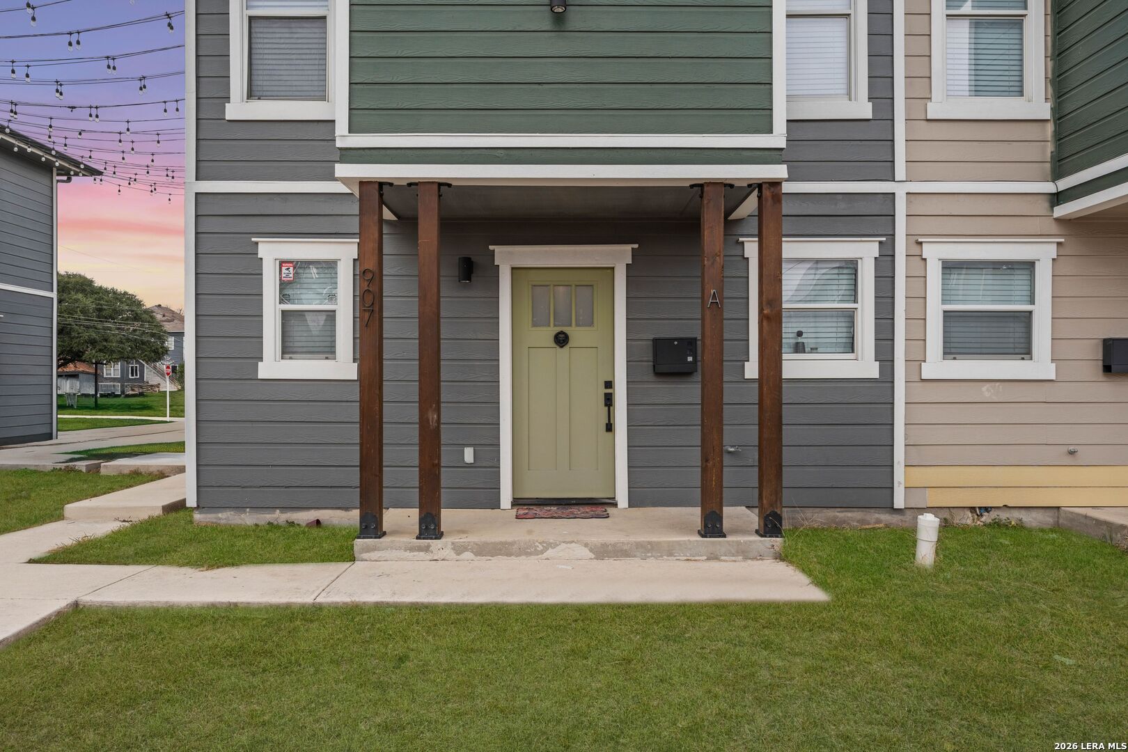 903/907 Dawson