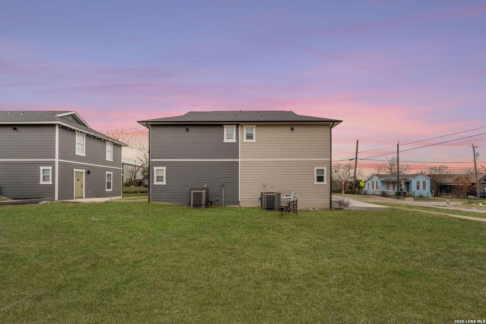 903 Dawson