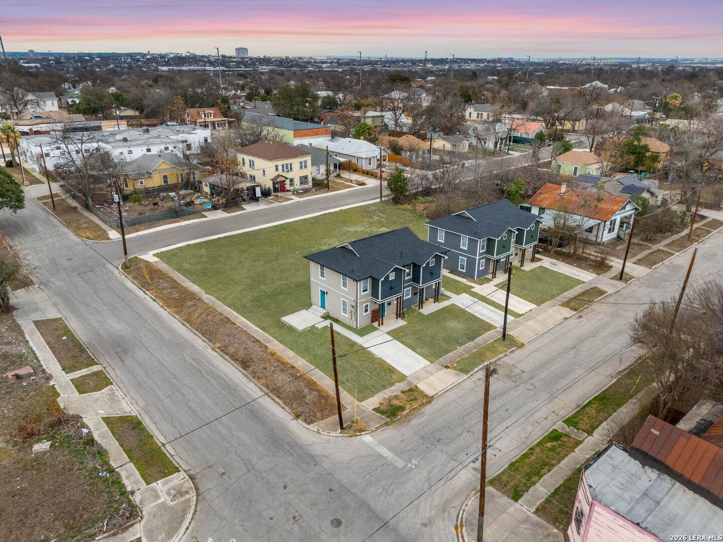 903 Dawson
