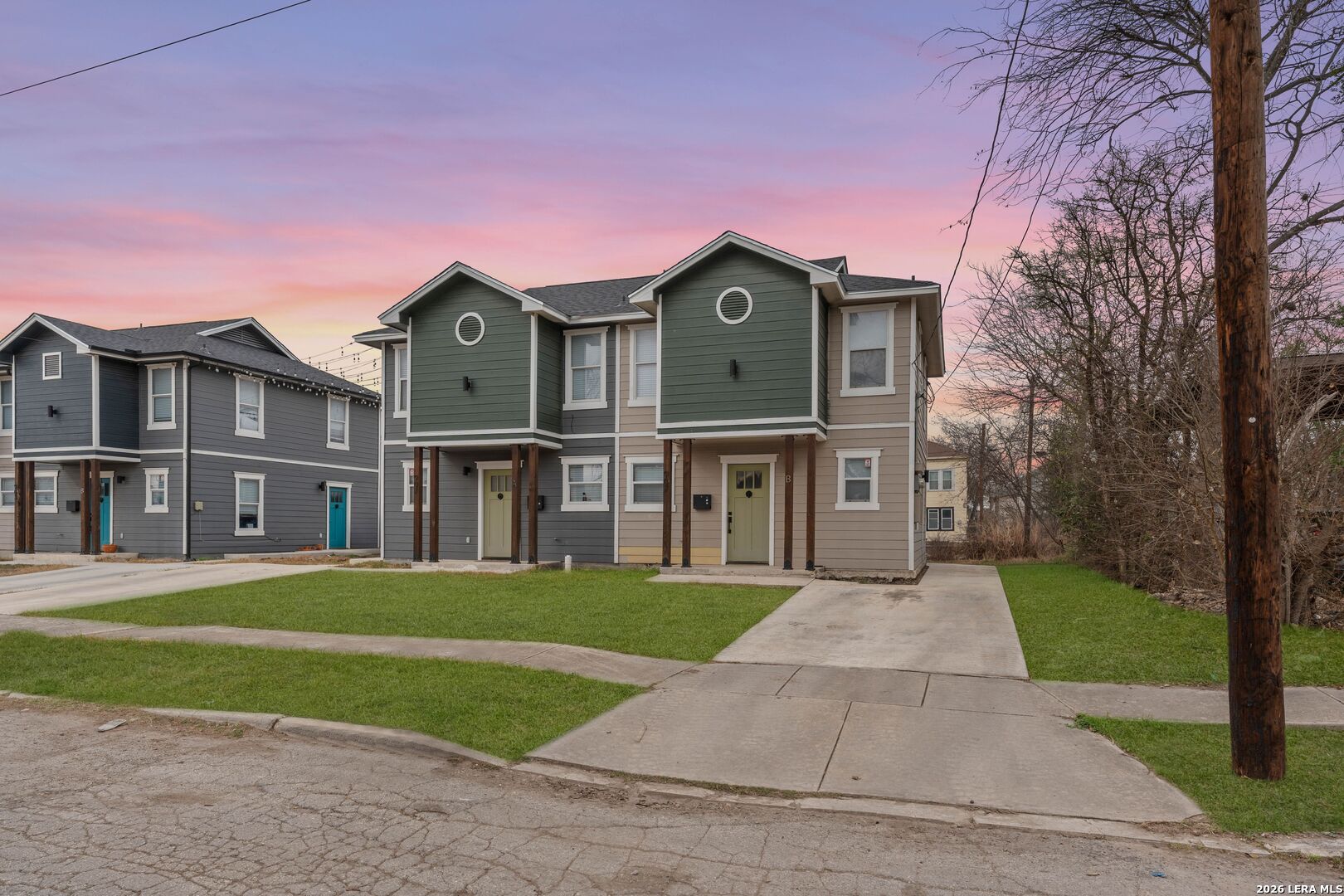 907 Dawson