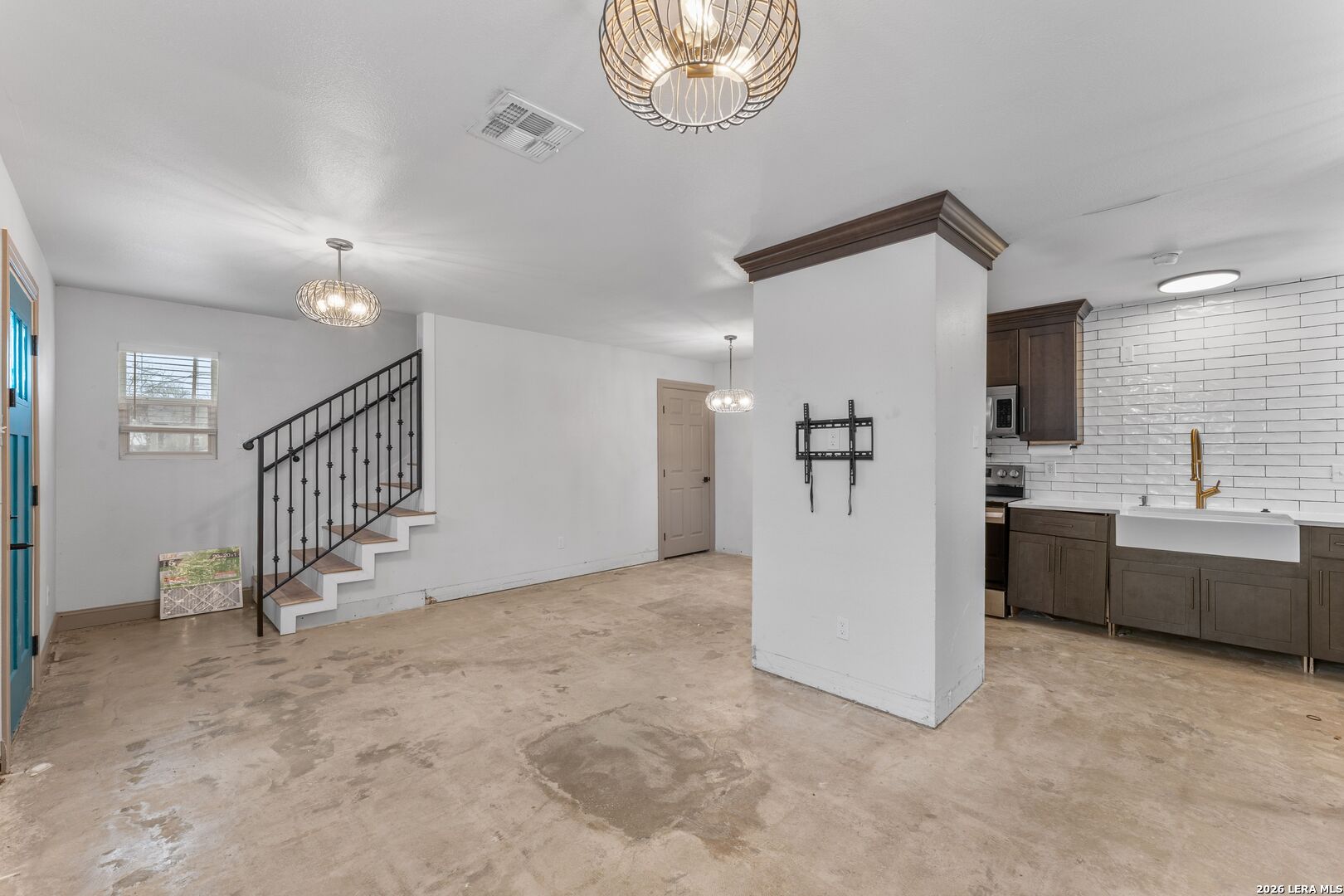 907 Dawson