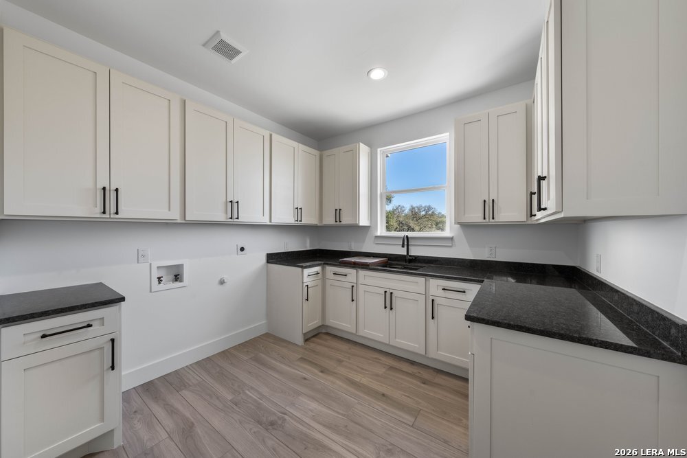 877 Annabelle Ave