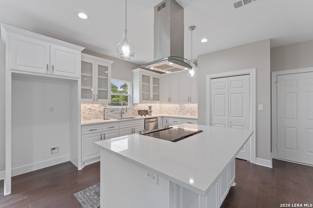 1090 Arcadia Dr