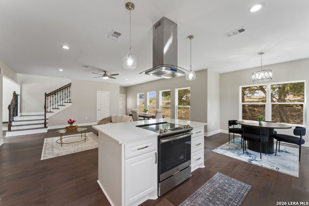 1090 Arcadia Dr