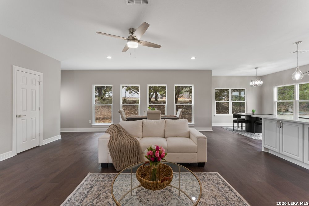 1090 Arcadia Dr