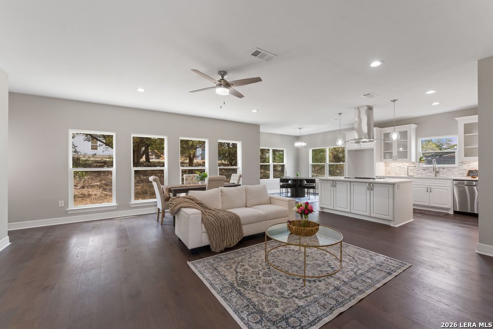 1090 Arcadia Dr