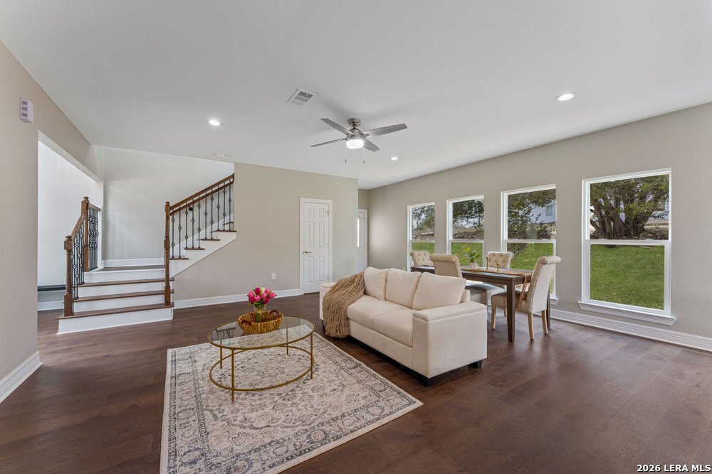 1090 Arcadia Dr