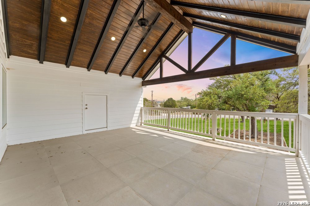 1090 Arcadia Dr