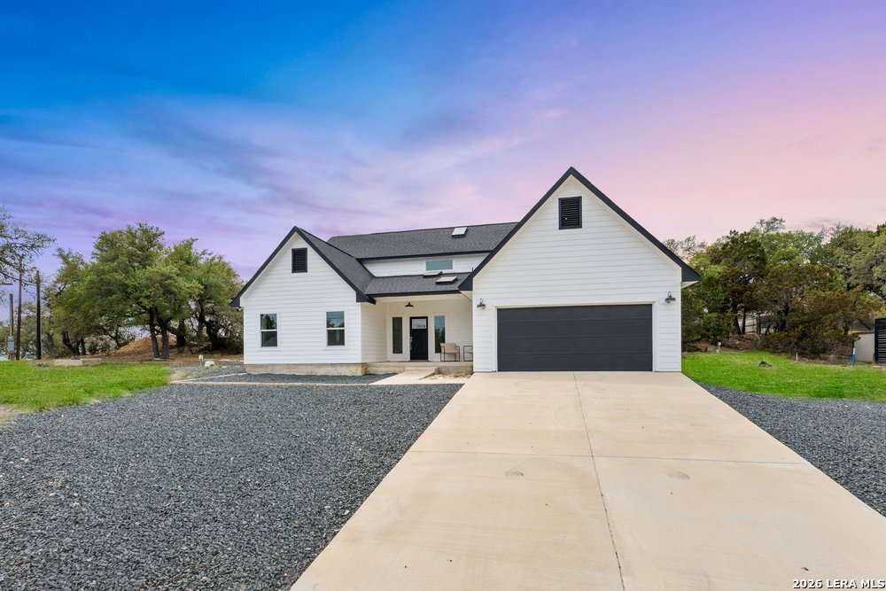 1090 Arcadia Dr