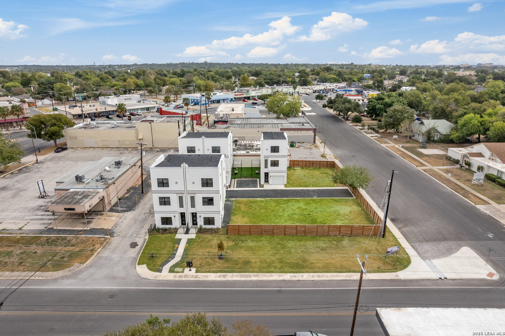 3204 N Elmendorf