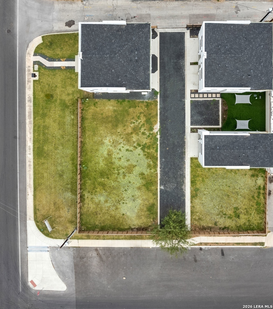 3204 N Elmendorf