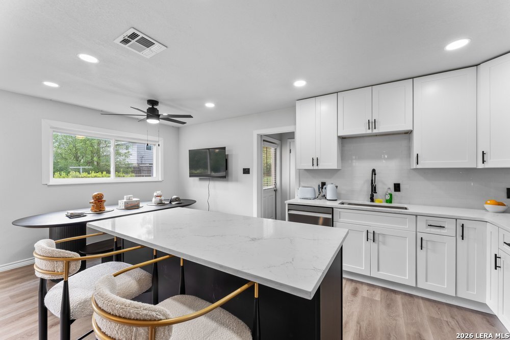 9823 John Rolfe Dr