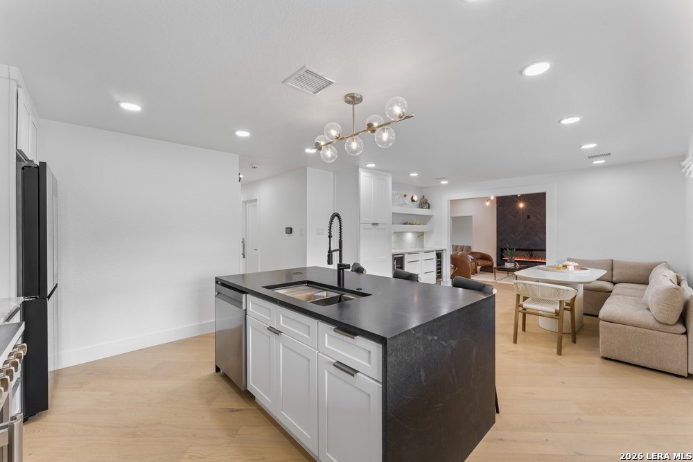 706 Kenilworth