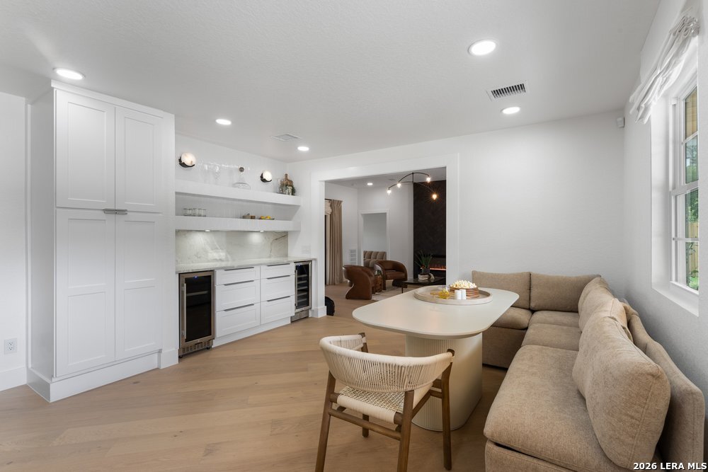 706 Kenilworth