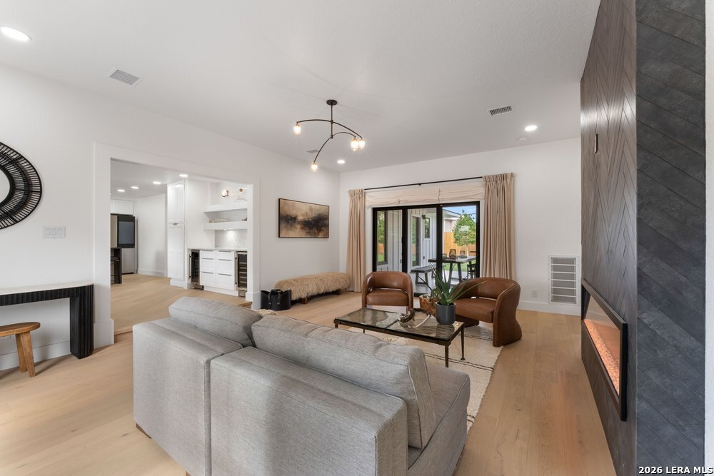706 Kenilworth