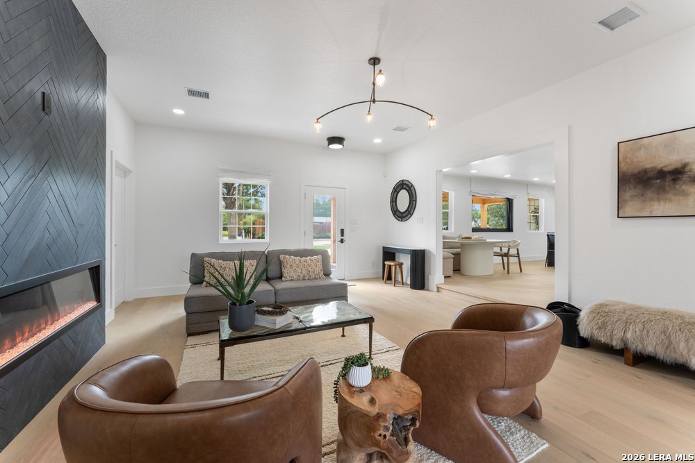 706 Kenilworth