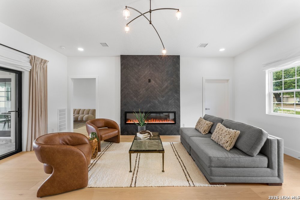 706 Kenilworth